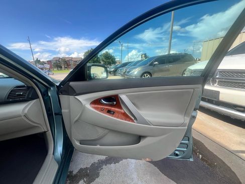 Used 2011 Toyota Camry XLE w/ XLE Extra-Value Pkg #2 FWD image 35