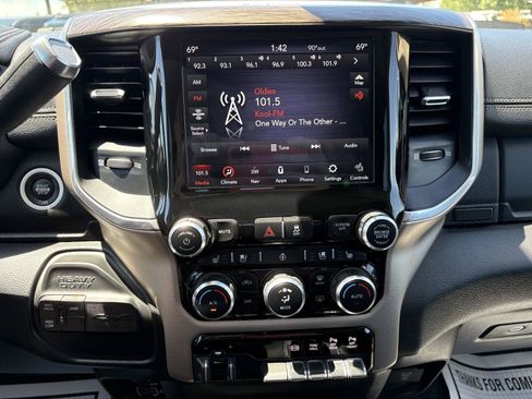 Used 2020 RAM 2500 Laramie AWD/4WD image 17