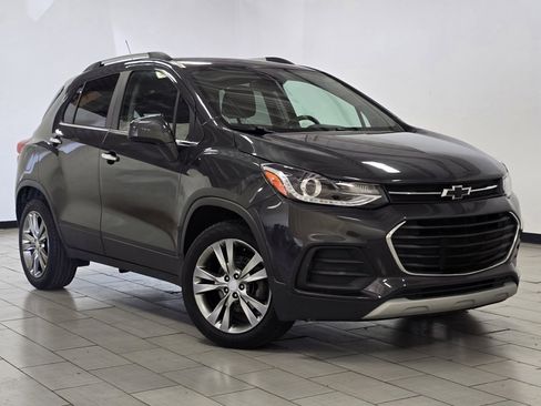 Used 2019 Chevrolet Trax LT w/ Driver Confidence Package image 2