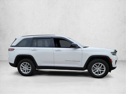 Used 2024 Jeep Grand Cherokee Laredo X w/ Luxury Tech Group I AWD/4WD image 4