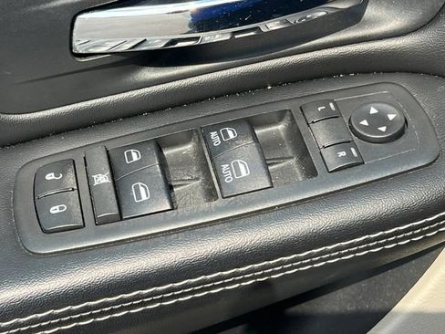 Used 2019 Dodge Grand Caravan SXT FWD image 17