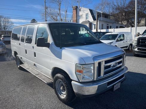 Used 2010 Ford E-350 and Econoline 350 XLT image 8