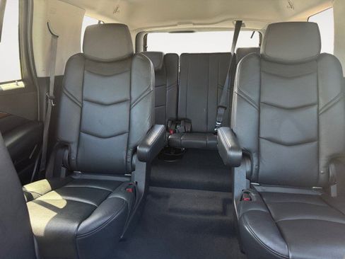 Used 2019 Cadillac Escalade Luxury image 14