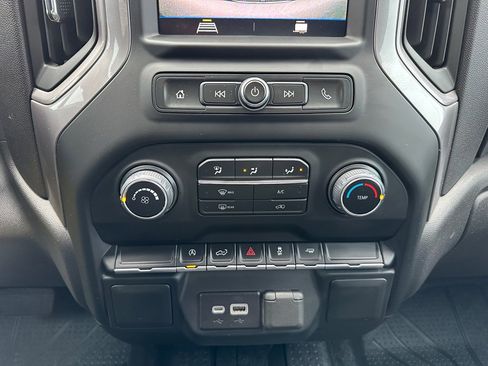 Used 2022 Chevrolet Silverado 1500 Custom w/ Safety Confidence Package image 14