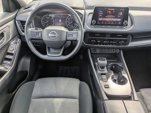 Used 2025 Nissan Rogue SV image 25