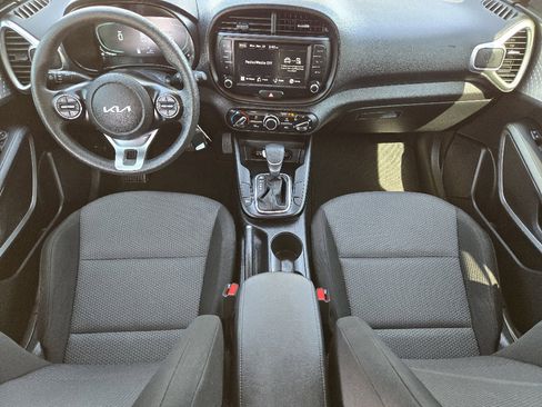 Used 2023 Kia Soul LX image 5