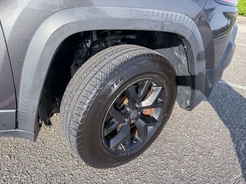 Used 2017 Jeep Cherokee Trailhawk w/ Cold Weather Group image 11