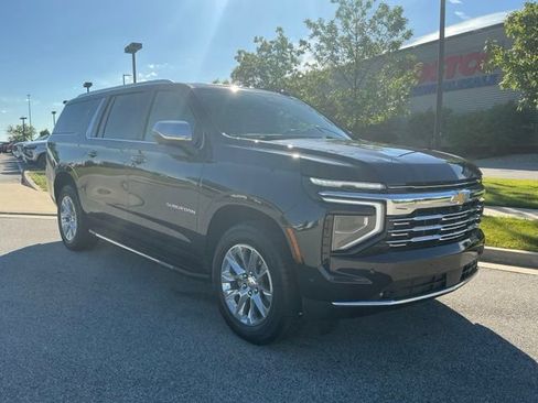 Used 2025 Chevrolet Suburban Premier w/ Sun And Tow Package AWD/4WD image 2
