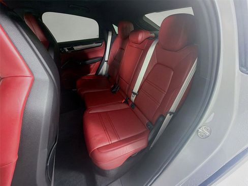 Certified 2022 Porsche Cayenne Platinum Edition image 21