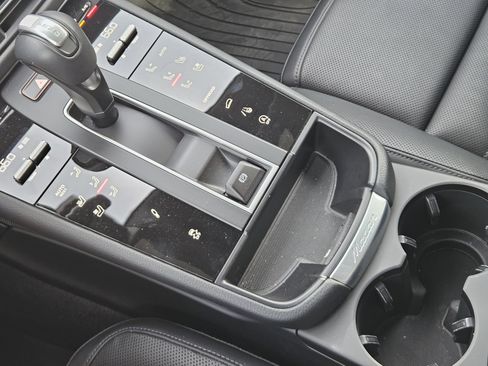 Certified 2025 Porsche Macan image 20
