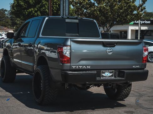 Used 2017 Nissan Titan S image 12