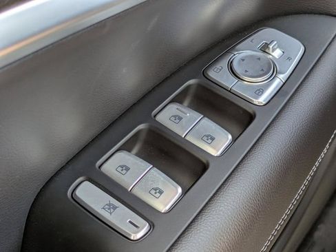 Used 2025 Genesis G70 2.5T AWD/4WD image 23