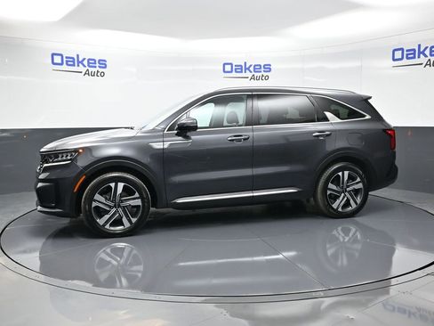 Certified 2023 Kia Sorento EX image 5