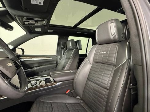 Certified 2026 Cadillac Escalade Platinum Sport w/ LPO, ONYX Package AWD/4WD image 17