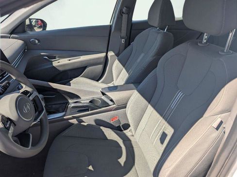 Used 2024 Hyundai Elantra SEL FWD image 29