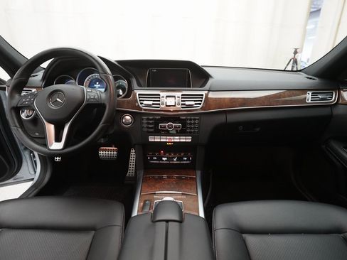 Used 2015 Mercedes-Benz E 350 4MATIC Sedan image 5