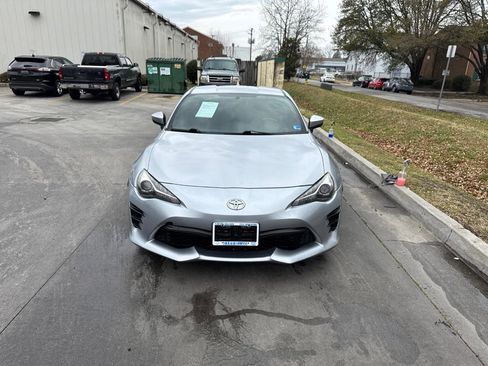 Used 2017 Toyota 86 image 5