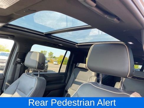 Used 2023 GMC Yukon XL SLT w/ SLT Premium Package image 16