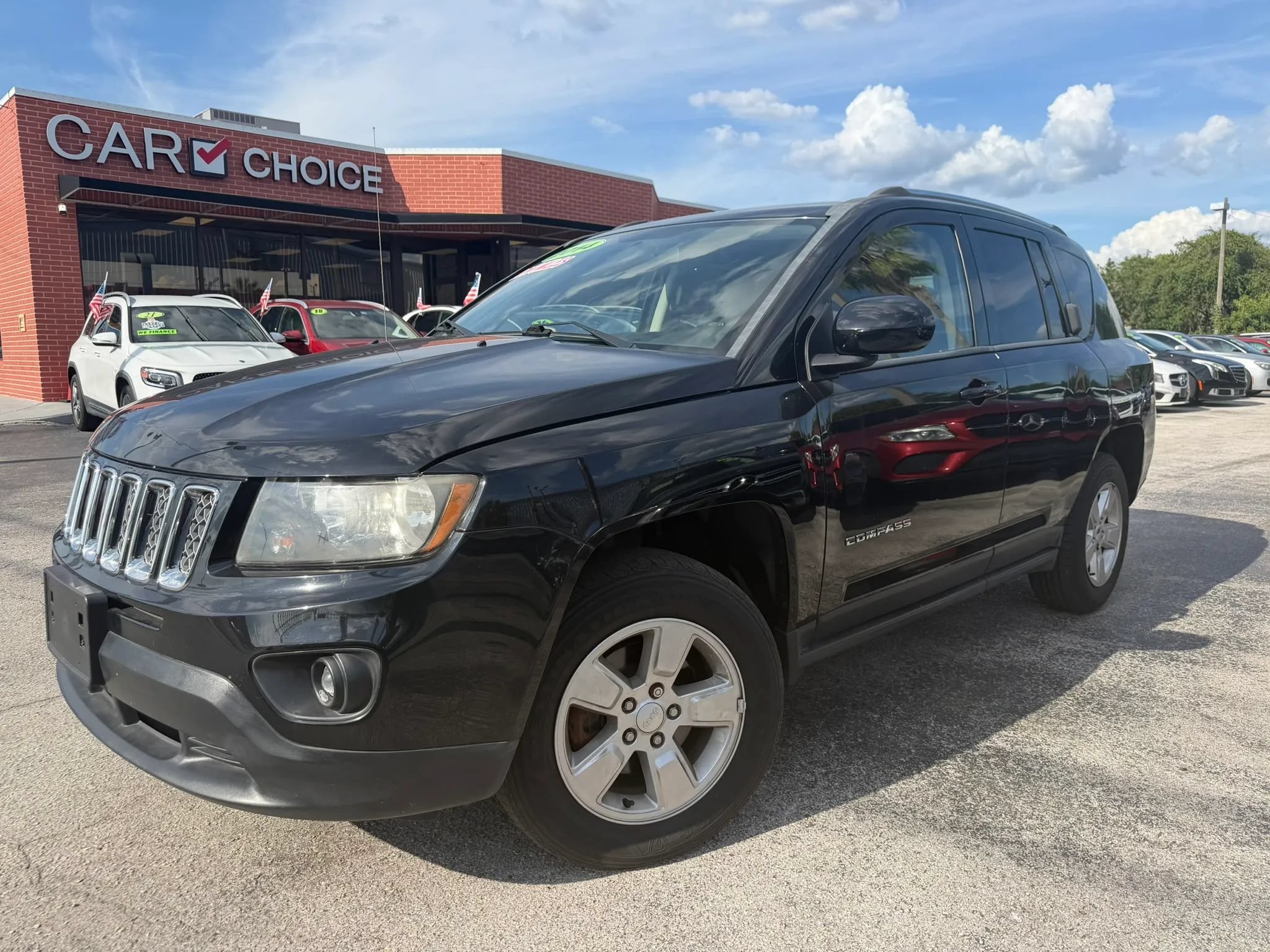 Used 2014 Jeep Compass Latitude FWD image 1