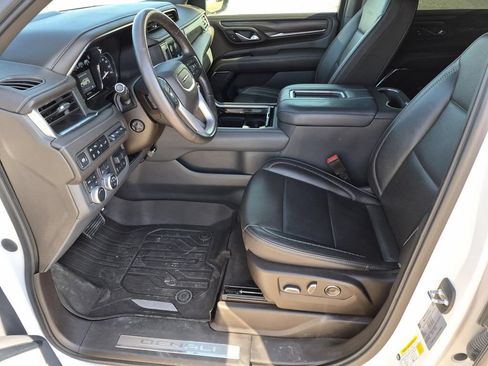 Used 2021 GMC Yukon Denali w/ Denali Premium Package AWD/4WD image 13