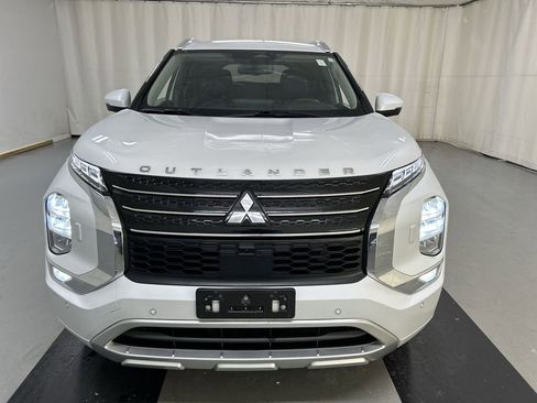 Used 2023 Mitsubishi Outlander SEL image 3