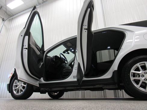 Used 2022 Chevrolet Equinox LS w/ LS Convenience Package AWD/4WD image 15