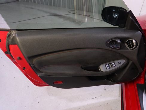 Used 2016 Nissan 370Z NISMO image 17