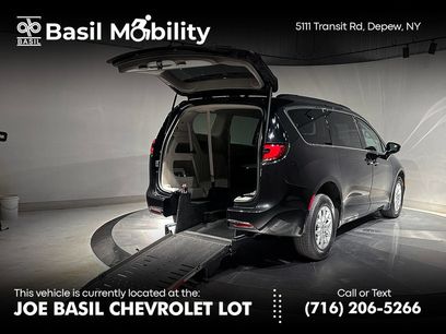 Used 2022 Chrysler Pacifica Touring-L