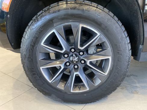 Used 2022 Chevrolet Tahoe Z71 w/ Luxury Package AWD/4WD image 21