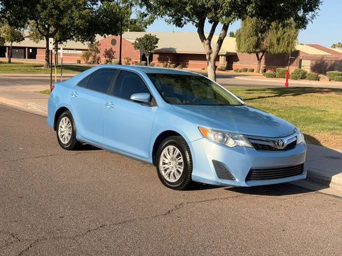 Used 2012 Toyota Camry LE FWD image 4