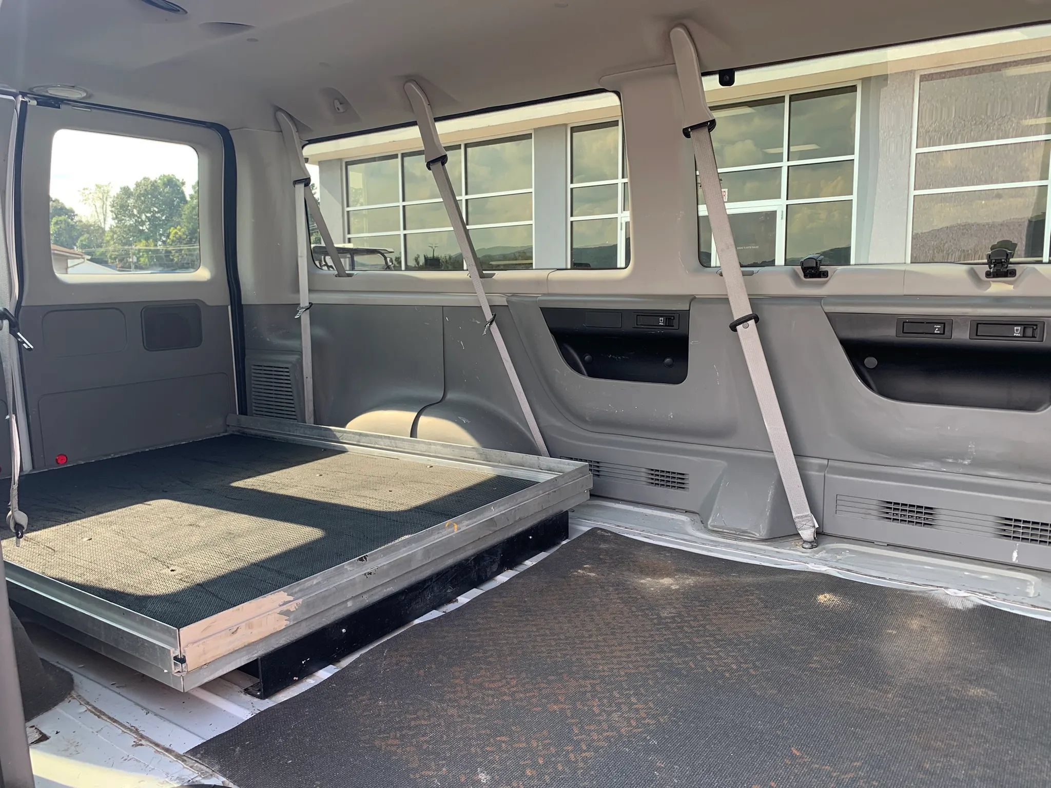 Used 2011 Ford E-350 and Econoline 350 XL w/ Interior Upgrade Pkg RWD image 28