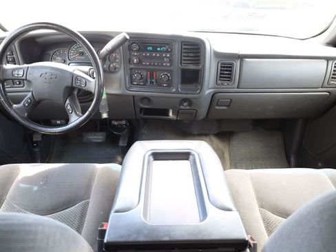 Used 2007 Chevrolet Silverado 2500 LT w/ Heavy-Duty Power Package AWD/4WD image 18