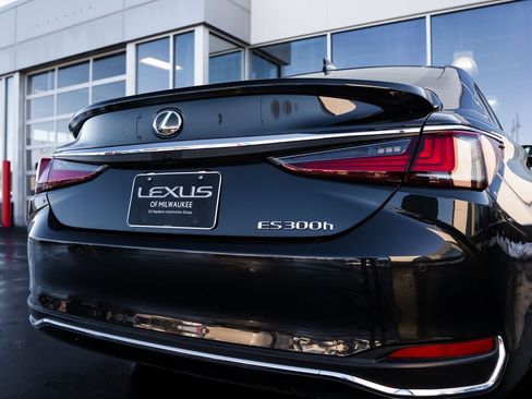 Used 2023 Lexus ES 300h Ultra Luxury image 10