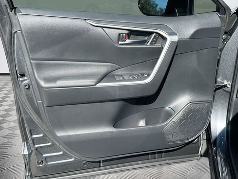 Used 2022 Toyota RAV4 XLE Premium image 21