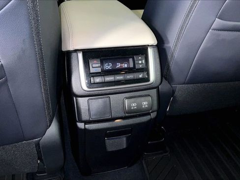 Used 2021 Subaru Ascent Limited image 33