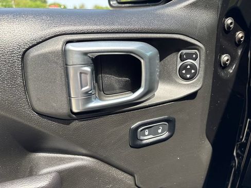 Used 2024 Jeep Gladiator Overland AWD/4WD image 19