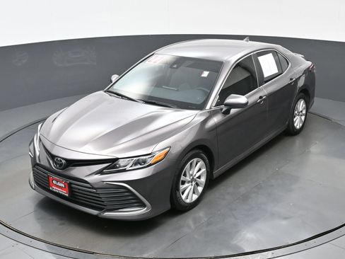 Used 2022 Toyota Camry LE FWD image 34