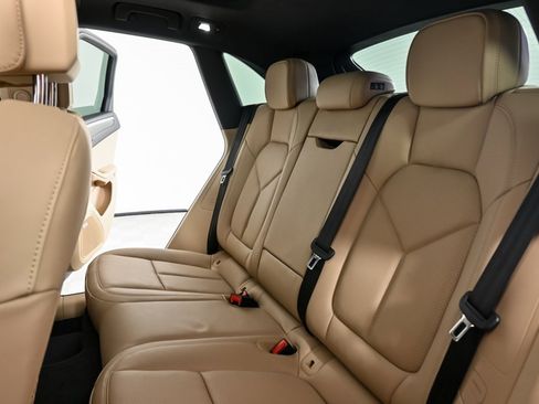 New 2026 Porsche Macan image 22