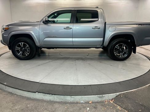 Used 2019 Toyota Tacoma TRD Sport w/ Technology Package RWD image 2