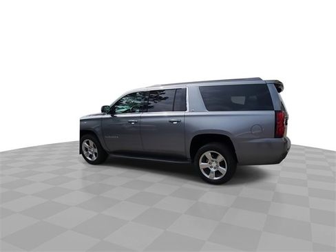 Used 2018 Chevrolet Suburban LT image 6