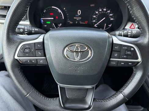 Used 2025 Toyota Sienna XLE w/ XLE Plus Package AWD/4WD image 29