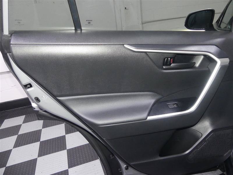 Used 2021 Toyota RAV4 LE AWD/4WD image 25