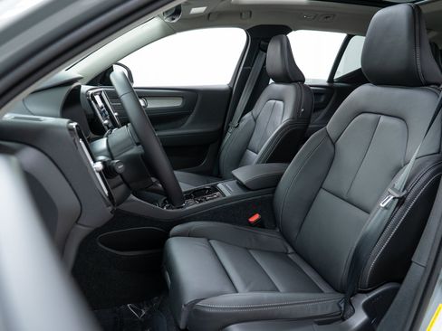 New 2026 Volvo XC40 B5 Plus w/ Climate Package AWD/4WD image 13