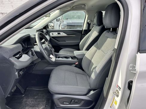 Used 2025 Ford Explorer Active image 12