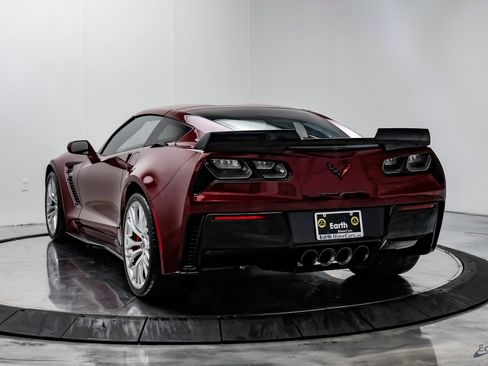 Used 2018 Chevrolet Corvette Z06 RWD image 11
