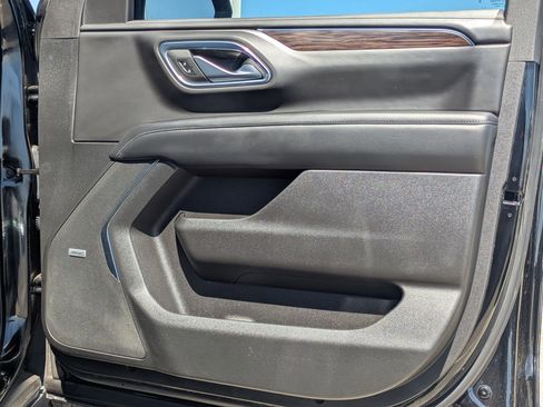 Used 2023 Chevrolet Suburban Z71 w/ Luxury Package image 24