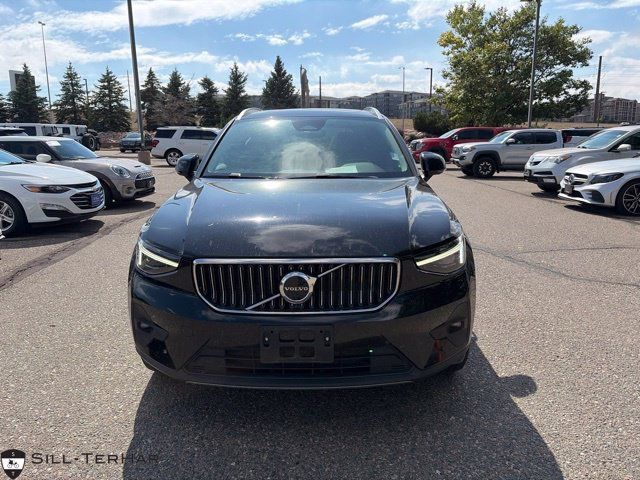 Used 2023 Volvo XC40 B5 Ultimate w/ Protection Package Premier AWD/4WD image 1