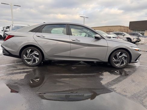 Used 2024 Hyundai Elantra SEL w/ Convenience Package image 6