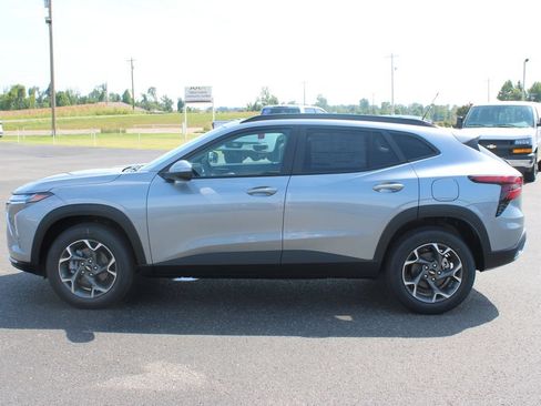 New 2026 Chevrolet Trax LT w/ Driver Confidence Package FWD image 6