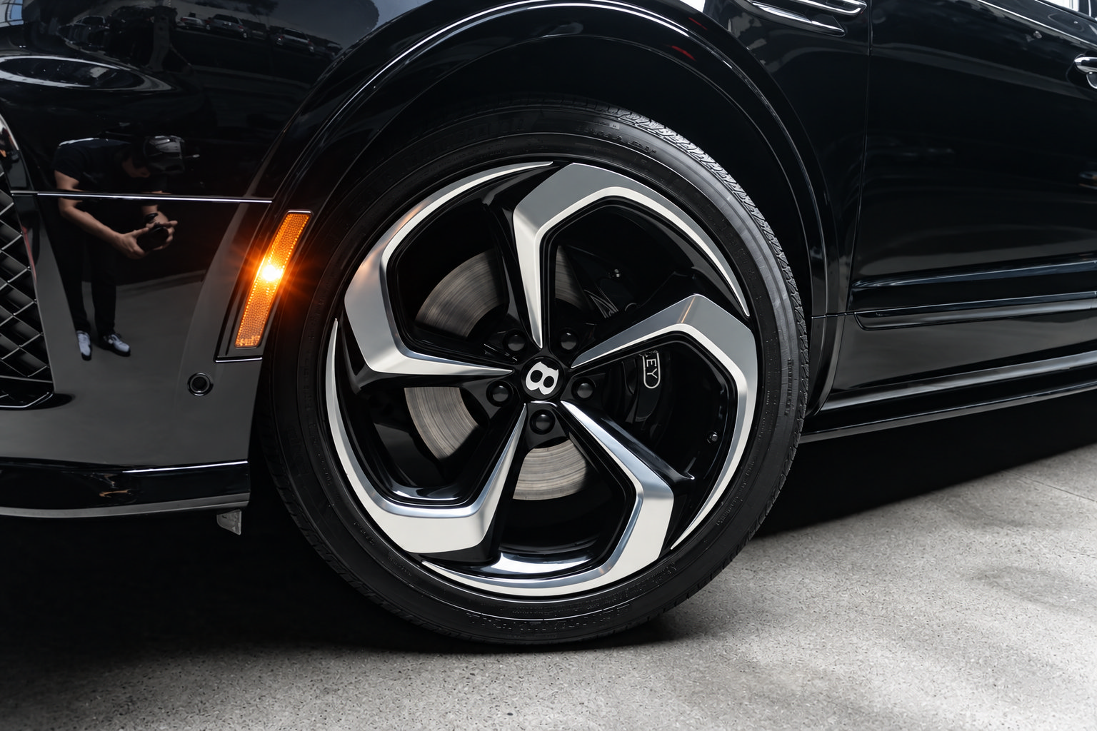 Used 2022 Bentley Bentayga AWD/4WD image 12